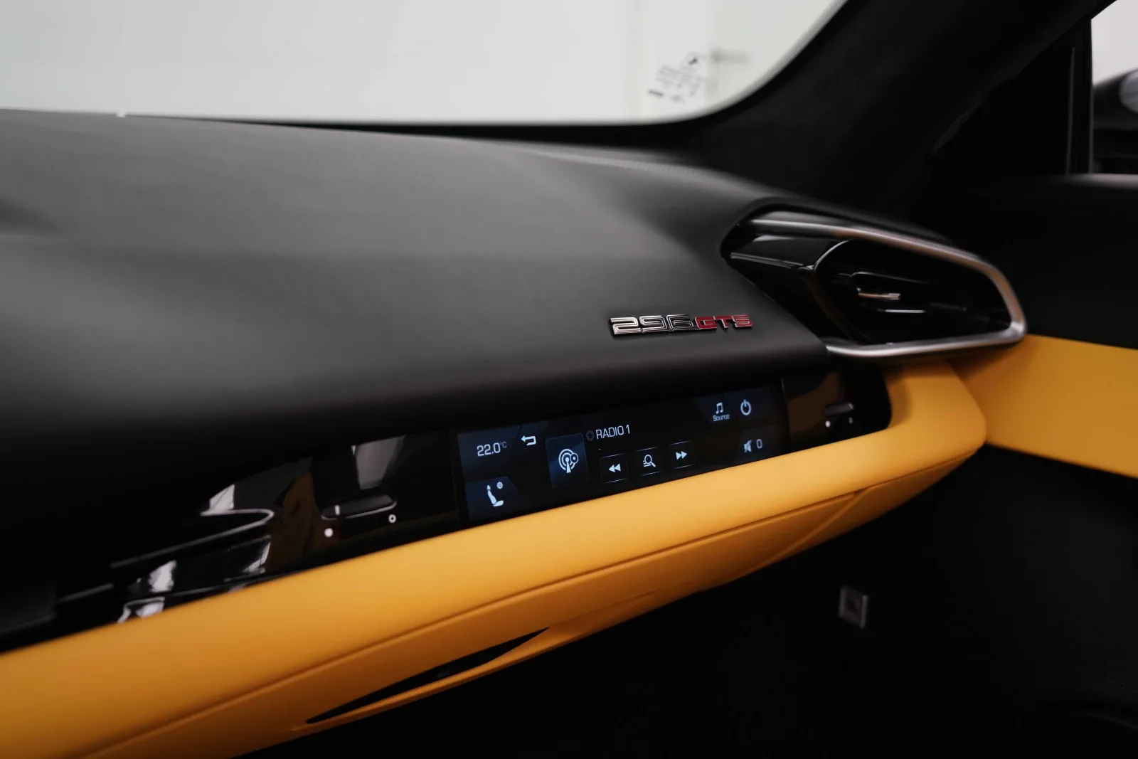 2025 Ferrari 296 GTS, 10/14