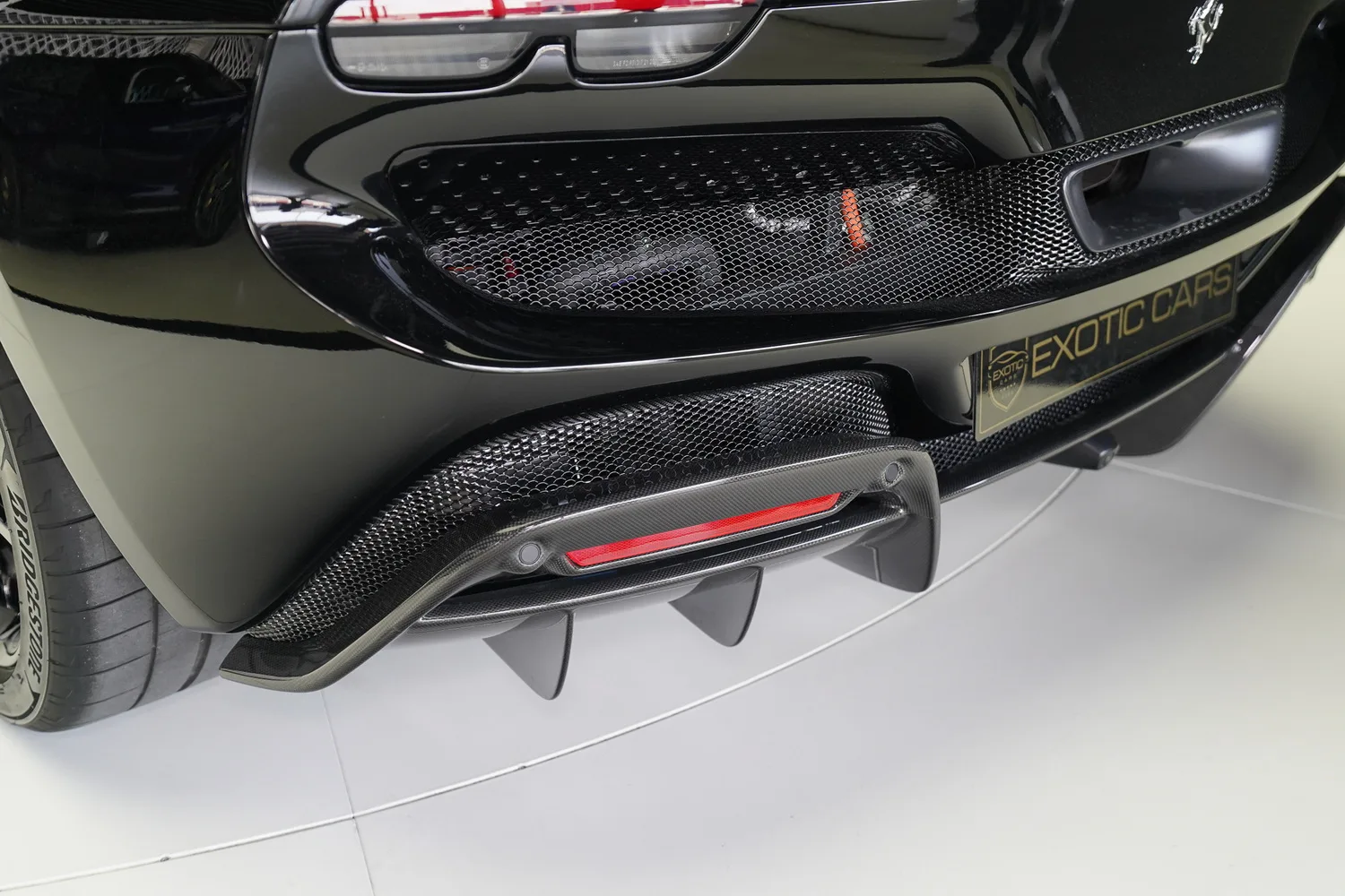 2025 Ferrari 296 GTS, 6/19