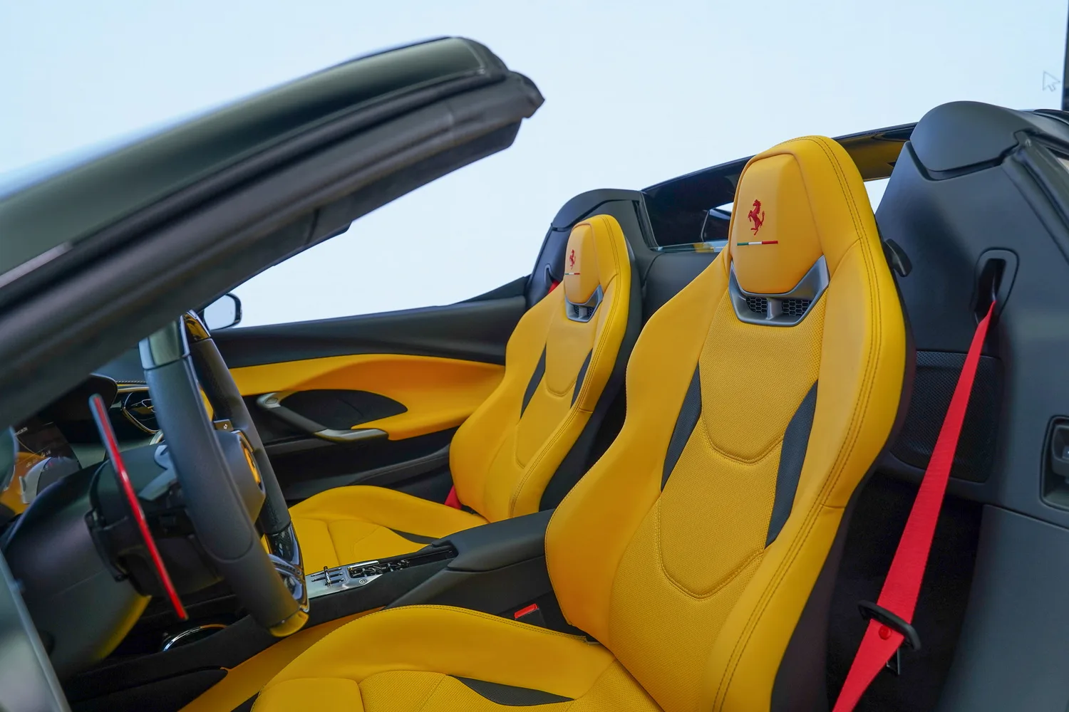 2025 Ferrari 296 GTS, 13/19