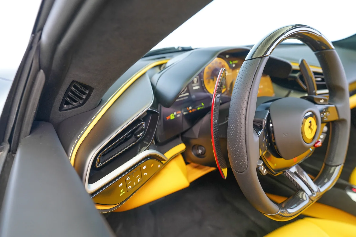 2025 Ferrari 296 GTS, 14/19