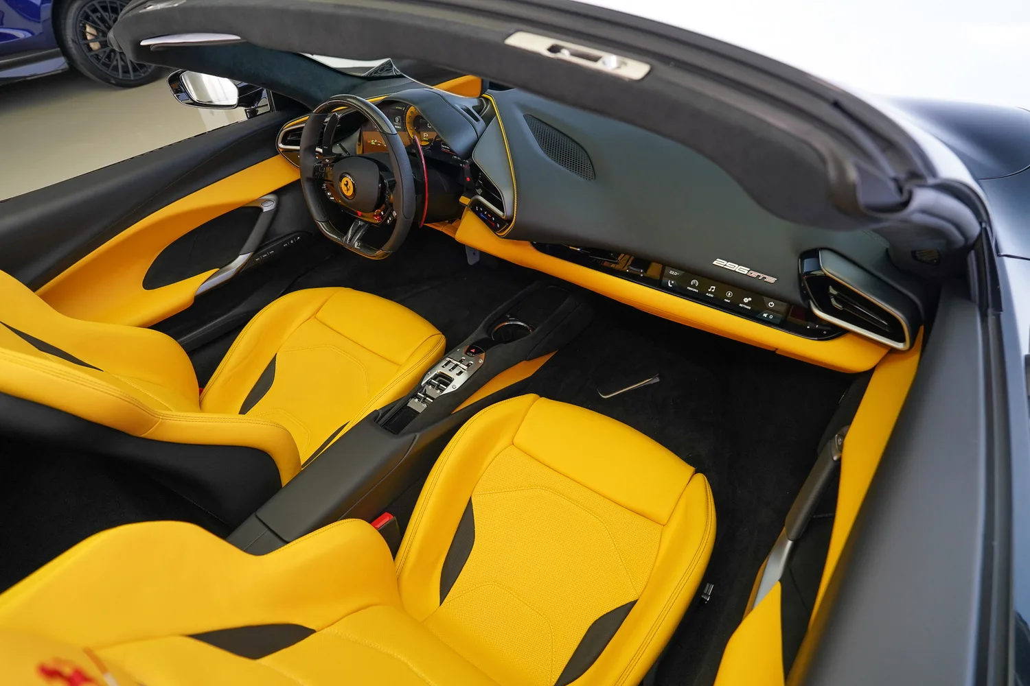 2025 Ferrari 296 GTS, 18/19