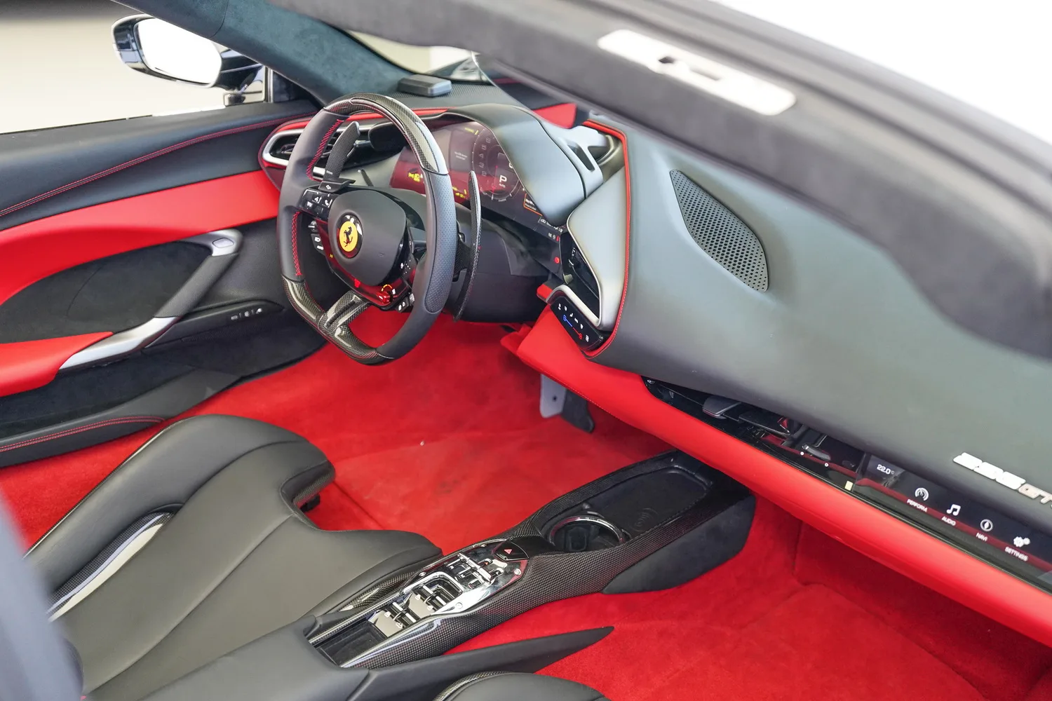 2025 Ferrari 296 GTS, 18/19