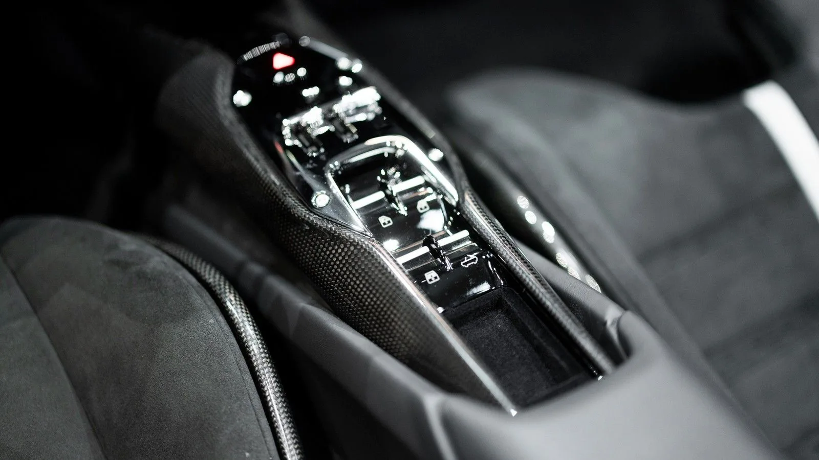 2025 Ferrari 296 GTS, 13/20