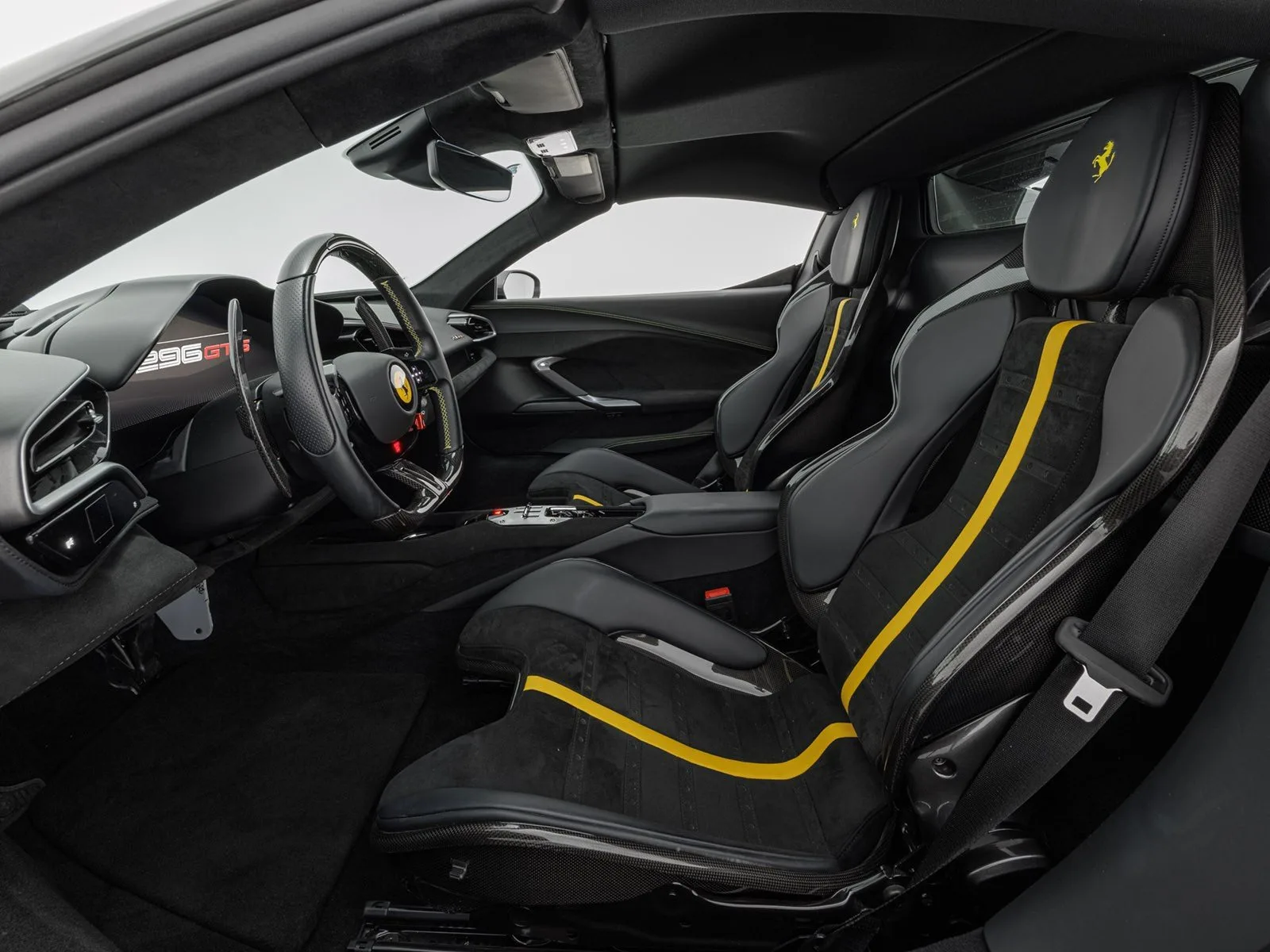 2025 Ferrari 296 GTS, 15/28