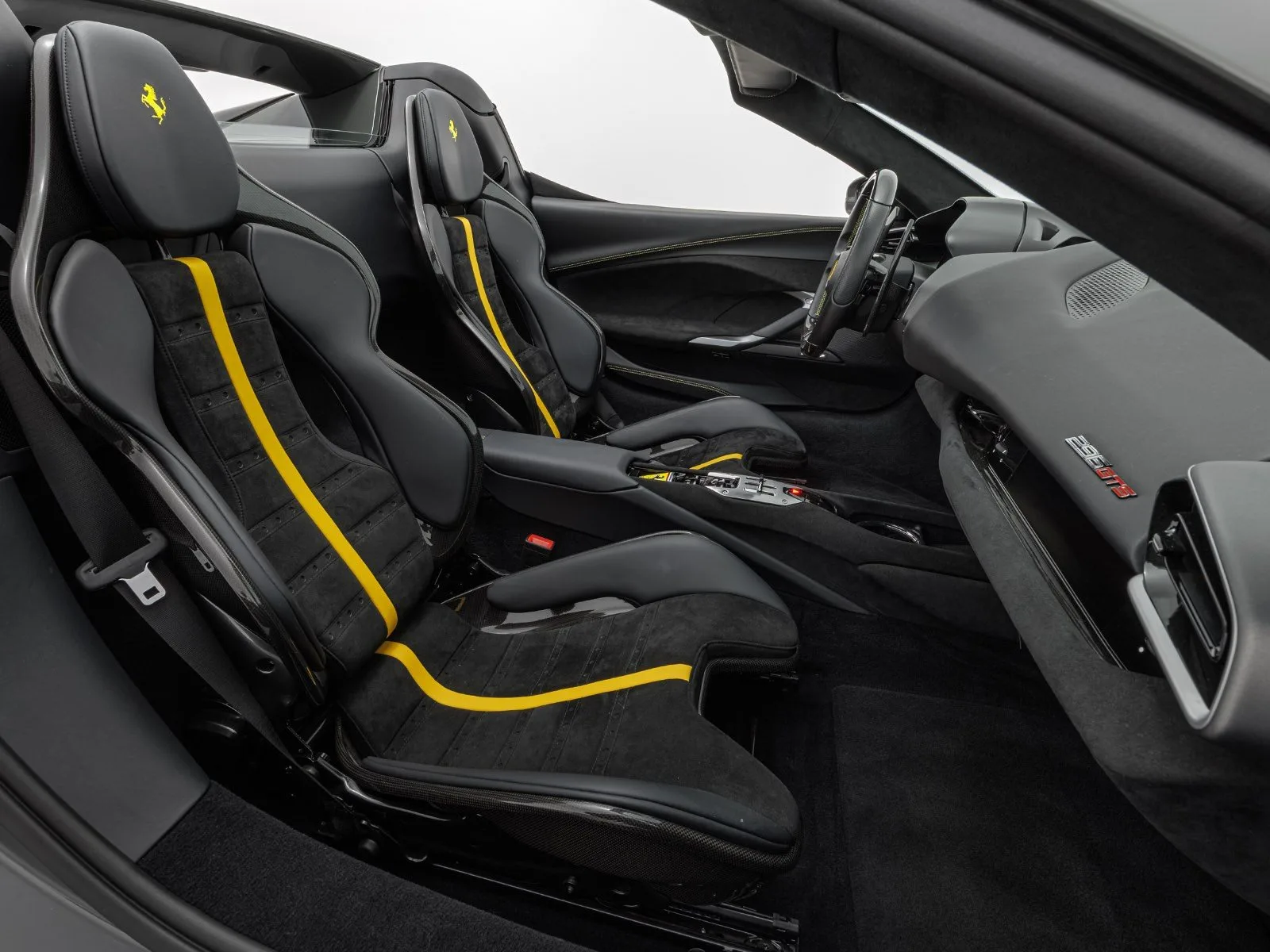 2025 Ferrari 296 GTS, 18/28