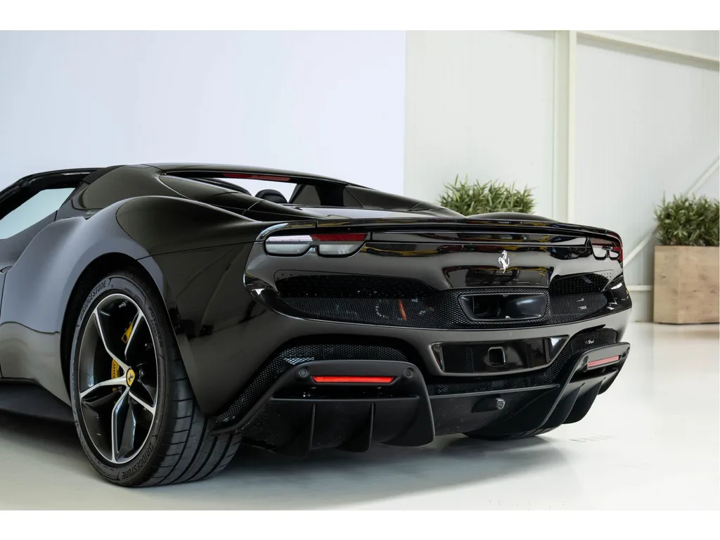 2025 Ferrari 296 GTS, 6/30