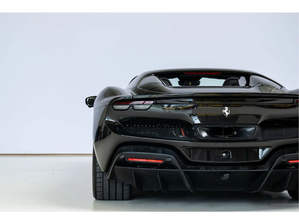 2025 Ferrari 296 GTS, 7/30