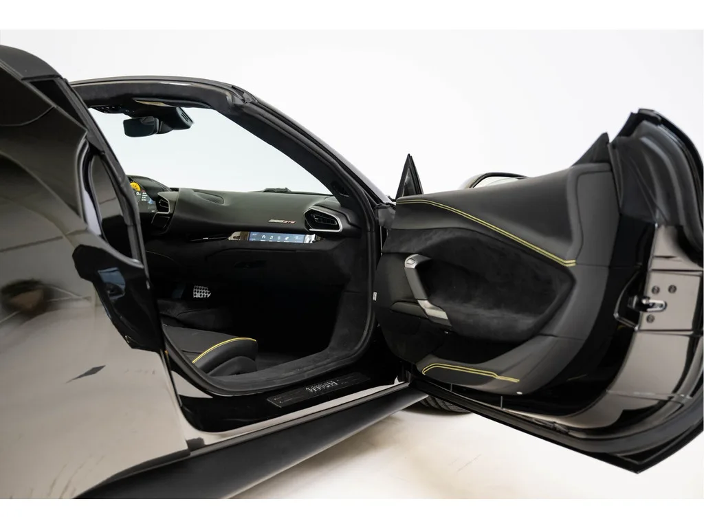 2025 Ferrari 296 GTS, 16/30