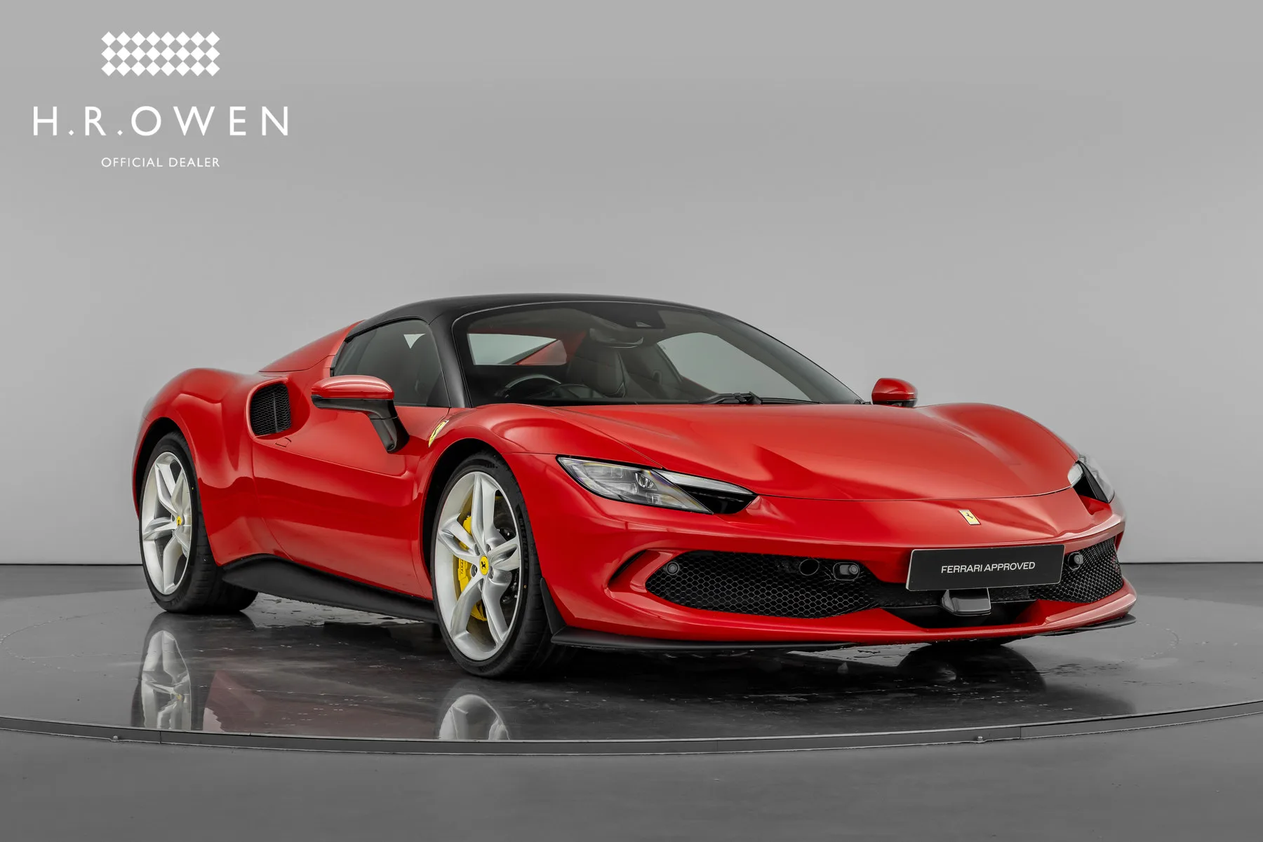 2025 Ferrari 296 GTS proposée par un groupe de concessions agréées à Hatfield, Royaume-Uni, photo principale