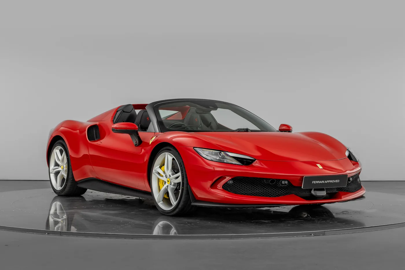 2025 Ferrari 296 GTS proposée par un groupe de concessions agréées à Hatfield, Royaume-Uni, photo 2 sur 25