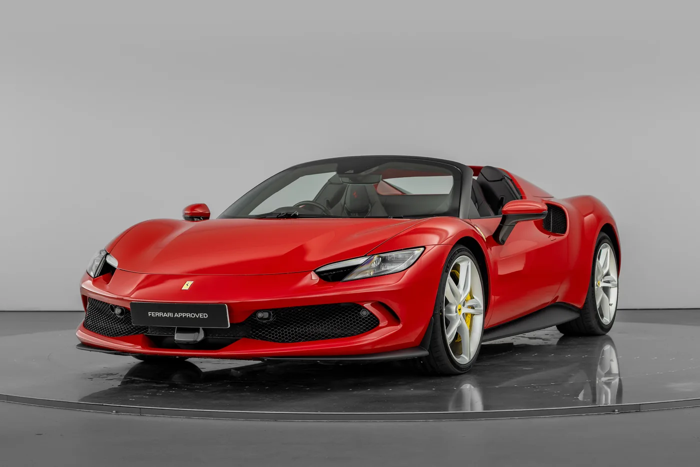 2025 Ferrari 296 GTS proposée par un groupe de concessions agréées à Hatfield, Royaume-Uni, photo 5 sur 25