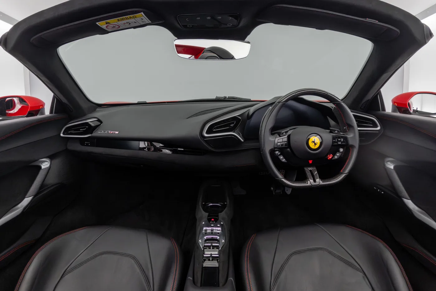 2025 Ferrari 296 GTS proposée par un groupe de concessions agréées à Hatfield, Royaume-Uni, photo 12 sur 25