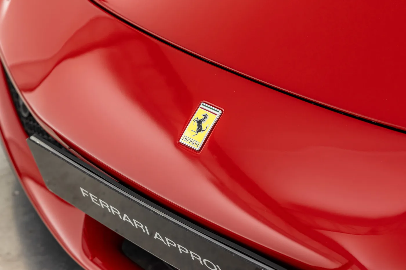 2025 Ferrari 296 GTS proposée par un groupe de concessions agréées à Hatfield, Royaume-Uni, photo 15 sur 25