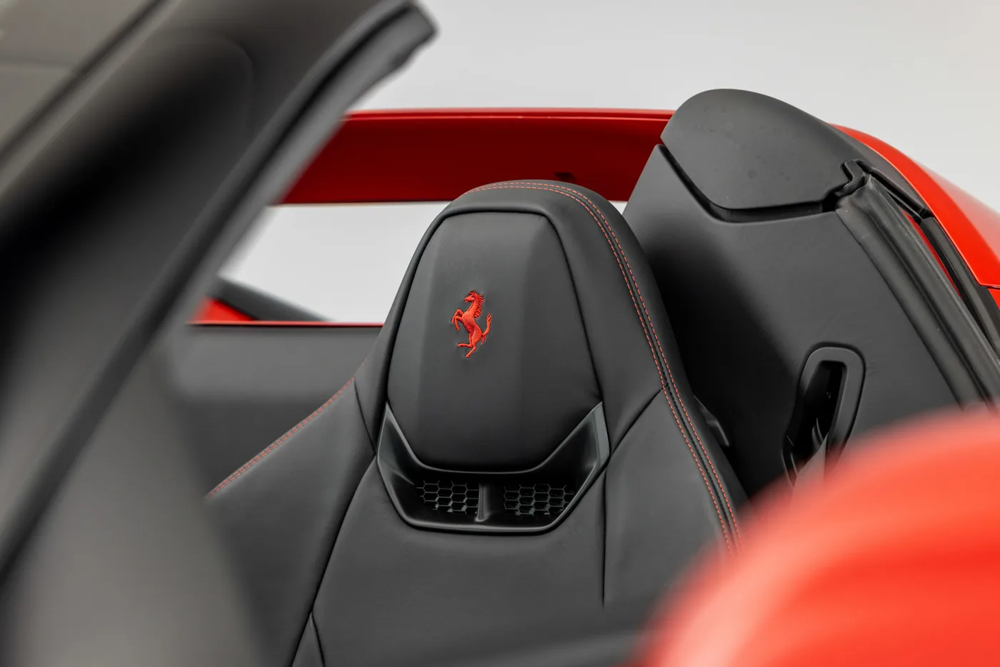 2025 Ferrari 296 GTS proposée par un groupe de concessions agréées à Hatfield, Royaume-Uni, photo 20 sur 25