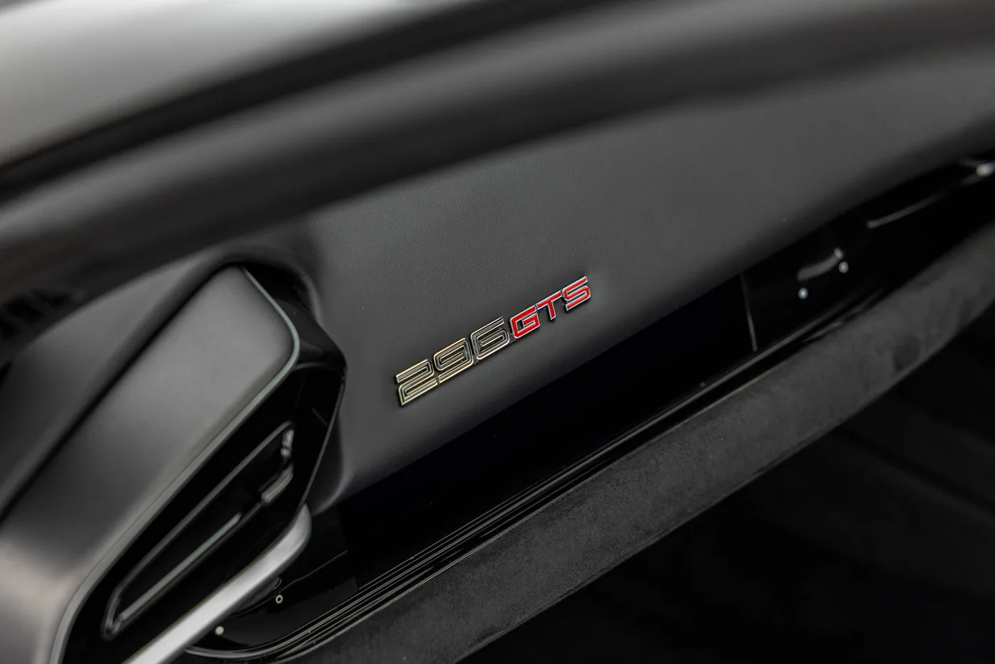 2025 Ferrari 296 GTS proposée par un groupe de concessions agréées à Hatfield, Royaume-Uni, photo 24 sur 25