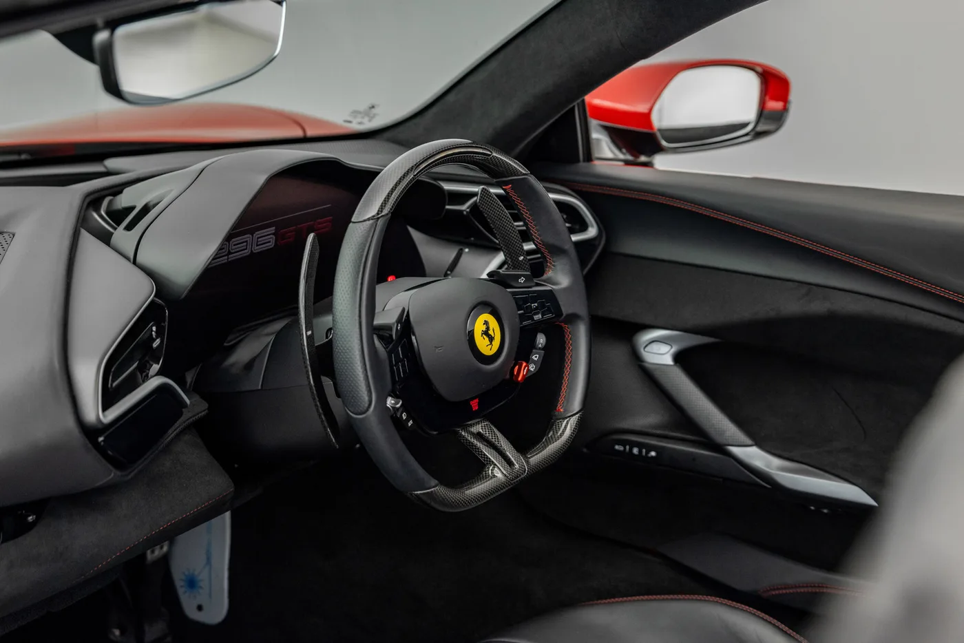 2025 Ferrari 296 GTS proposée par un groupe de concessions agréées à Hatfield, Royaume-Uni, photo 25 sur 25