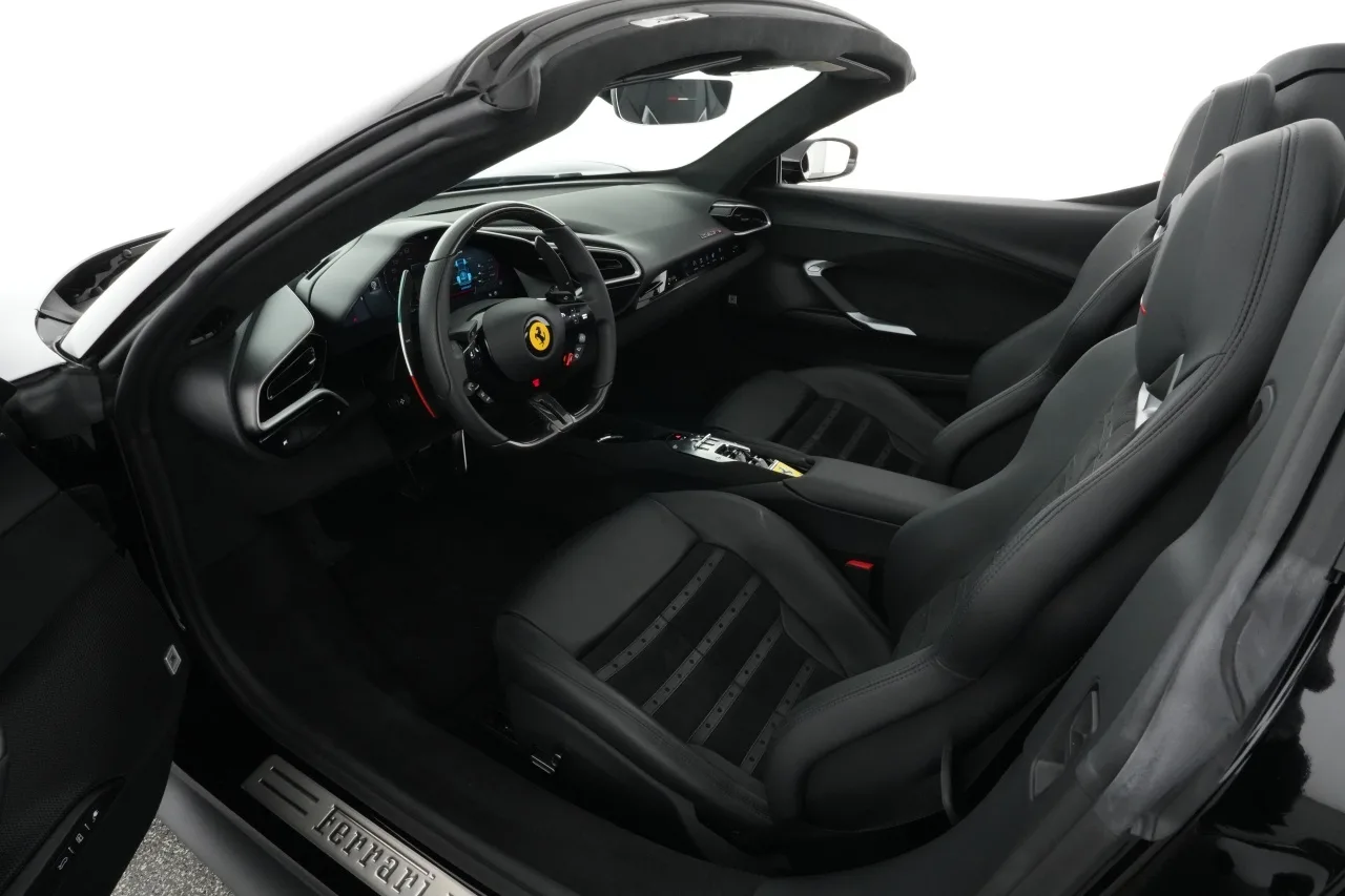 2025 Ferrari 296 GTS angeboten von einem Fachhändler in Meerbusch, Deutschland, Foto 5 von 6