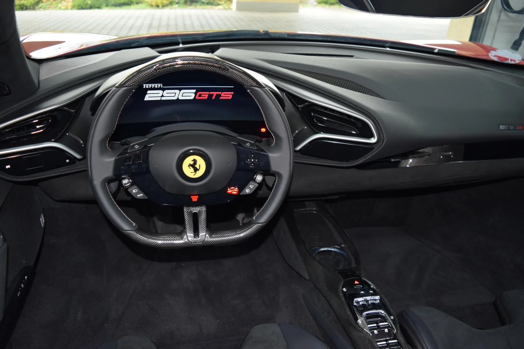 2025 Ferrari 296 GTS, 15/26