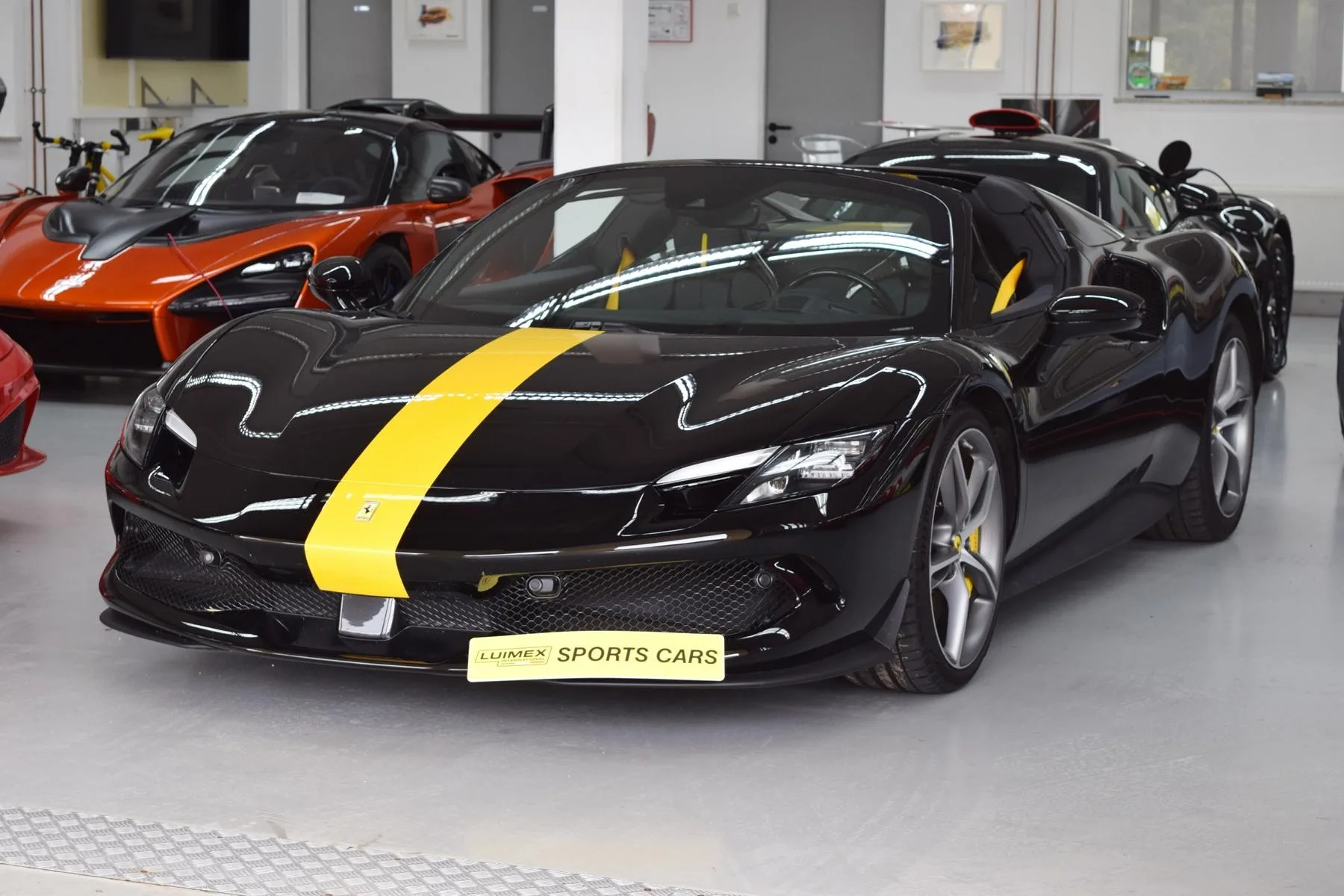 2025 Ferrari 296 GTS angeboten von einem Fachhändler in Pfaffenhofen an der Ilm, Deutschland, Hauptfoto