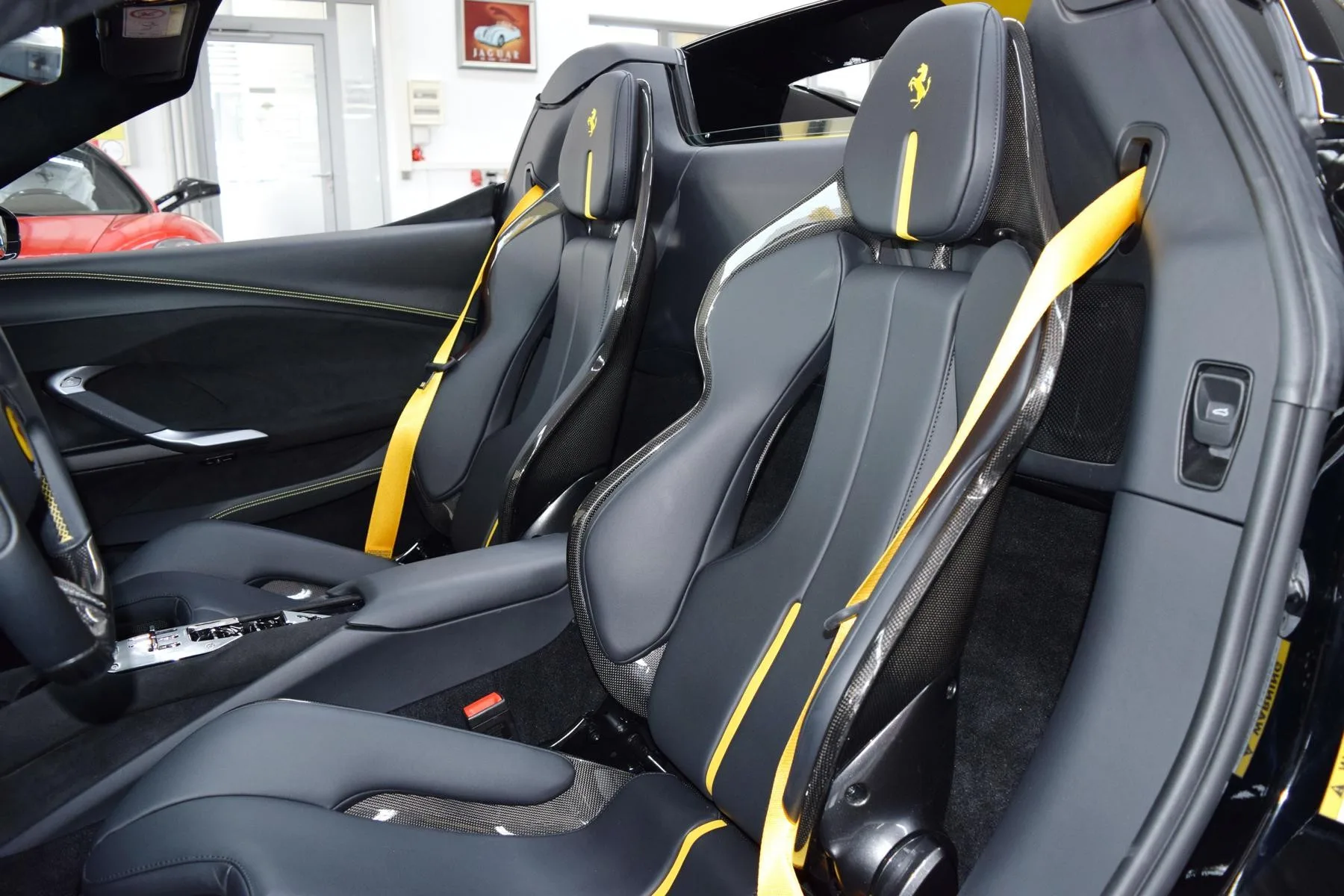 2025 Ferrari 296 GTS, 13/23