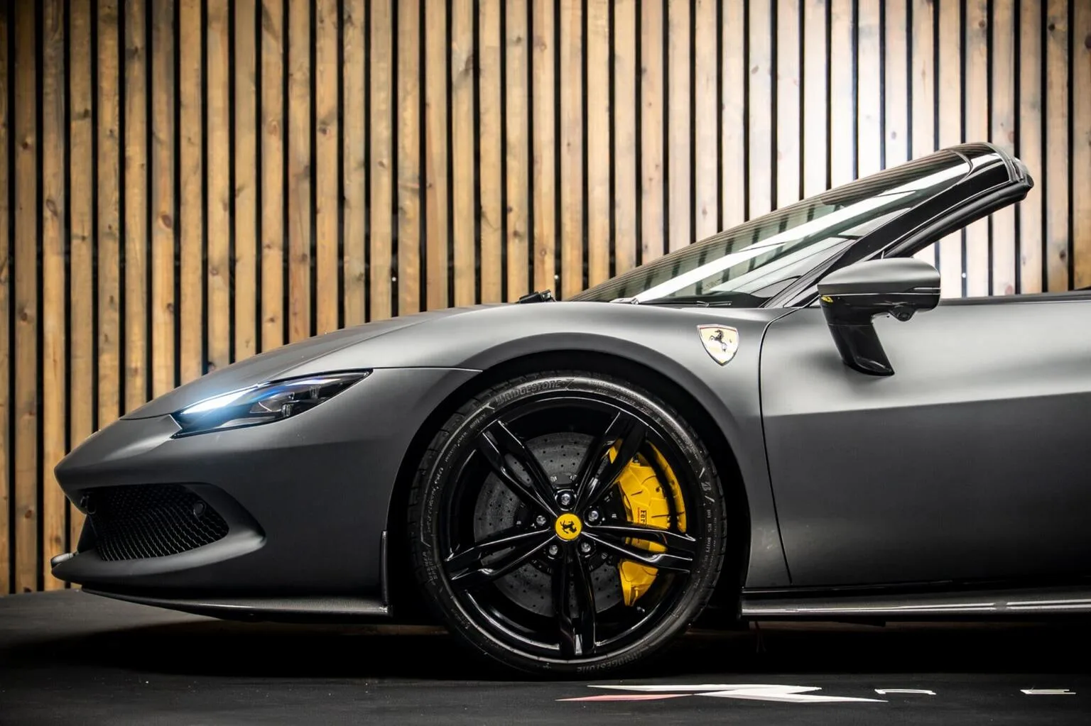 2025 Ferrari 296 GTS, 8/30