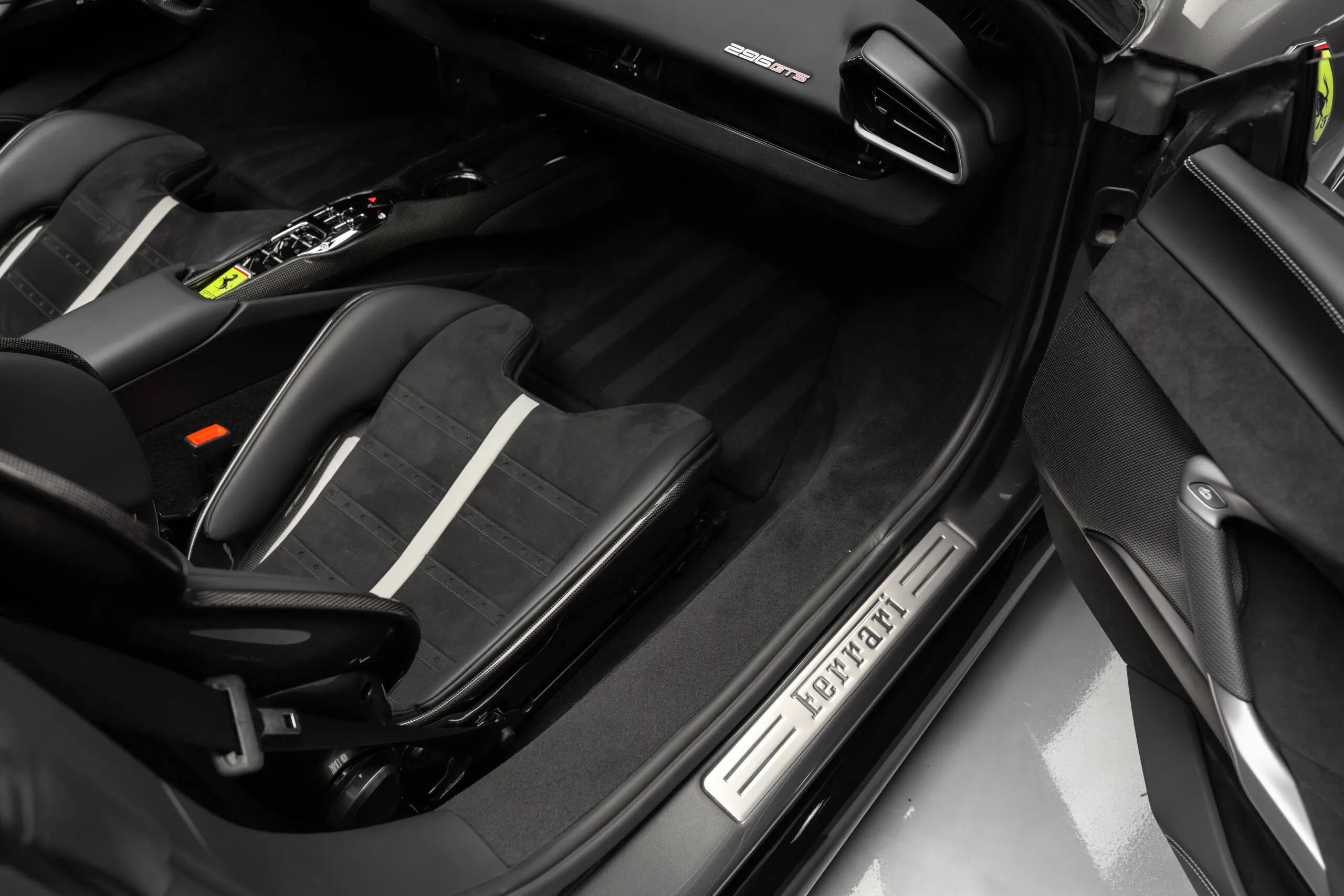 2025 Ferrari 296 GTS, 27/30