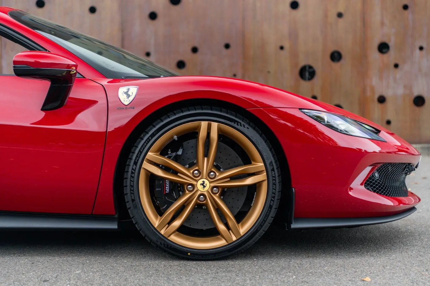 2025 Ferrari 296 GTS angeboten von einem Supersportwagenhändler in Gronau, Deutschland, Foto 9 von 25
