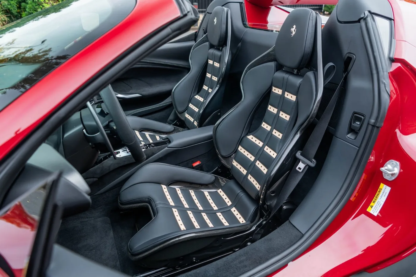 2025 Ferrari 296 GTS angeboten von einem Supersportwagenhändler in Gronau, Deutschland, Foto 17 von 25