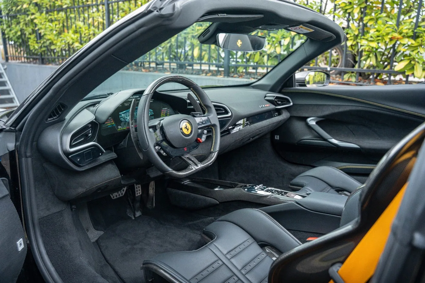 2025 Ferrari 296 GTS angeboten von einem Supersportwagenhändler in Gronau, Deutschland, Foto 16 von 25