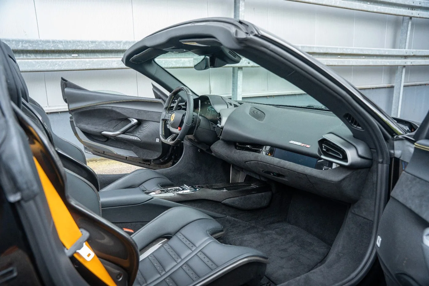 2025 Ferrari 296 GTS angeboten von einem Supersportwagenhändler in Gronau, Deutschland, Foto 23 von 25