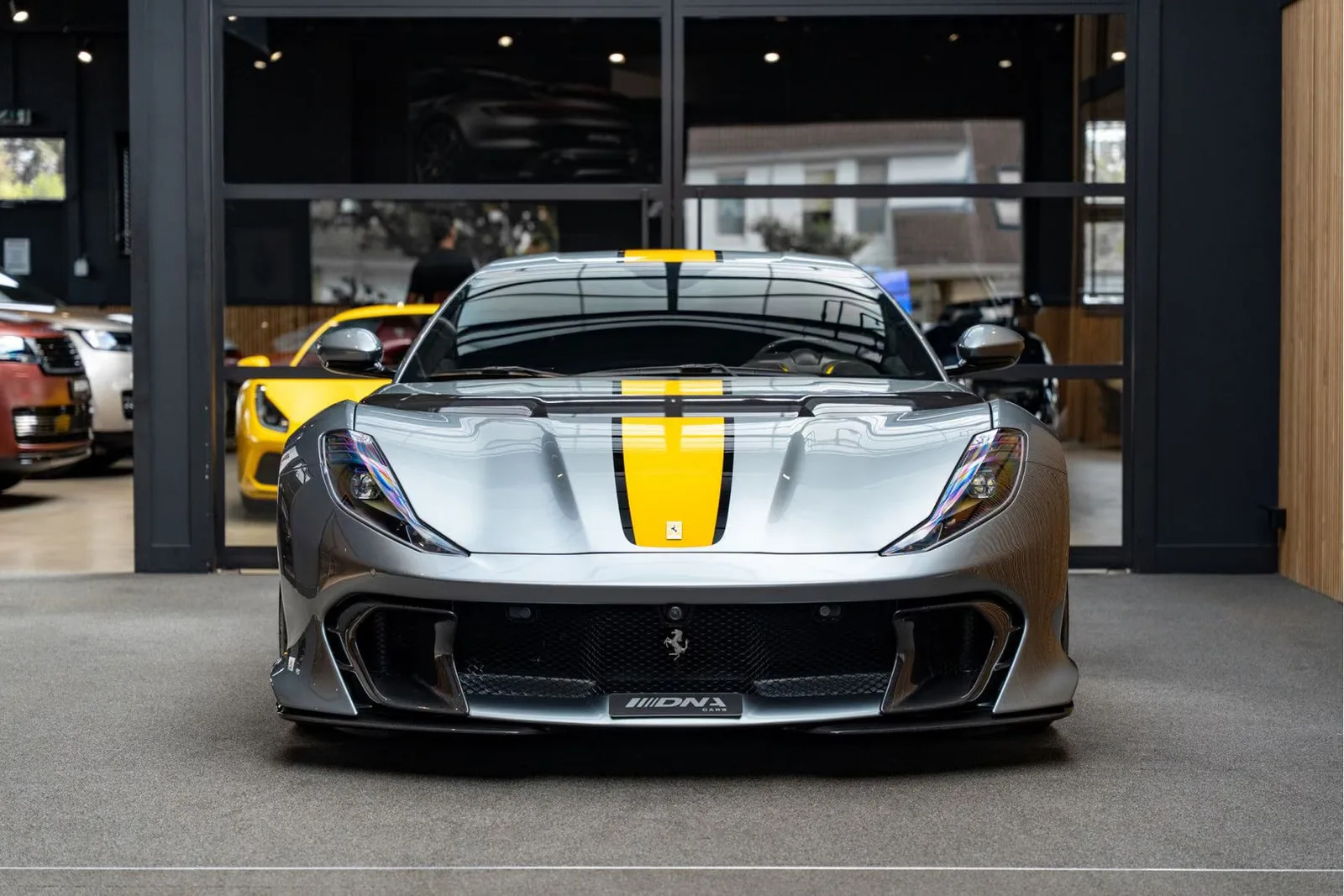 2025 Ferrari 812 Competizione, 2/30