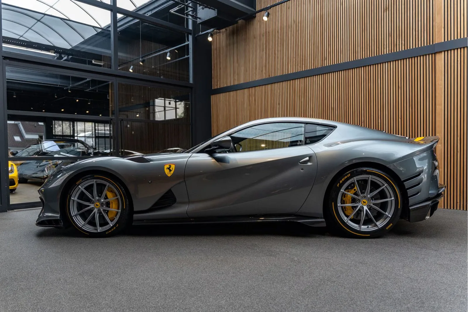 2025 Ferrari 812 Competizione, 3/30