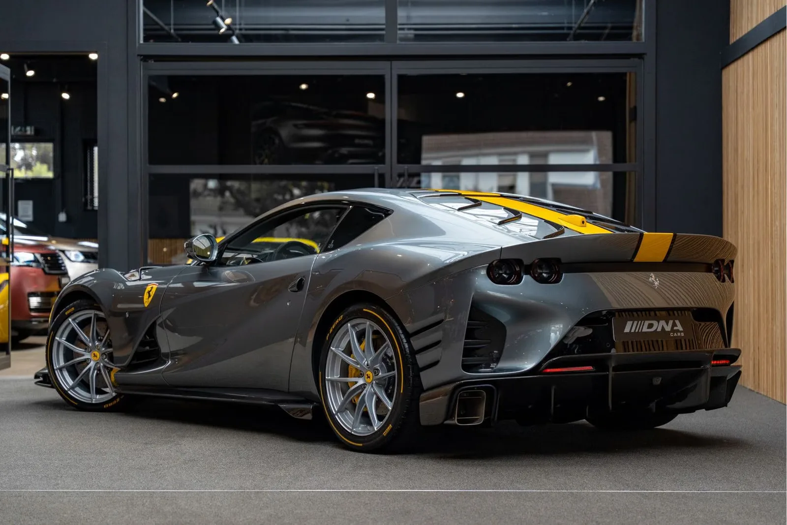 2025 Ferrari 812 Competizione, 5/30