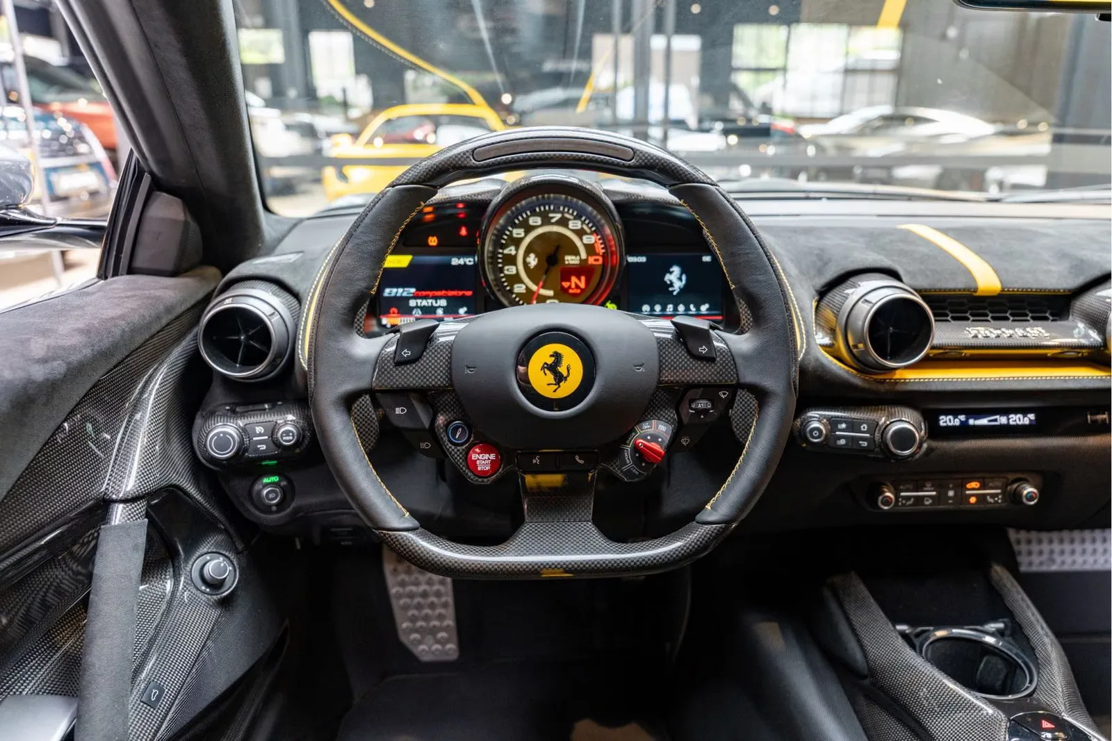 2025 Ferrari 812 Competizione, 7/30