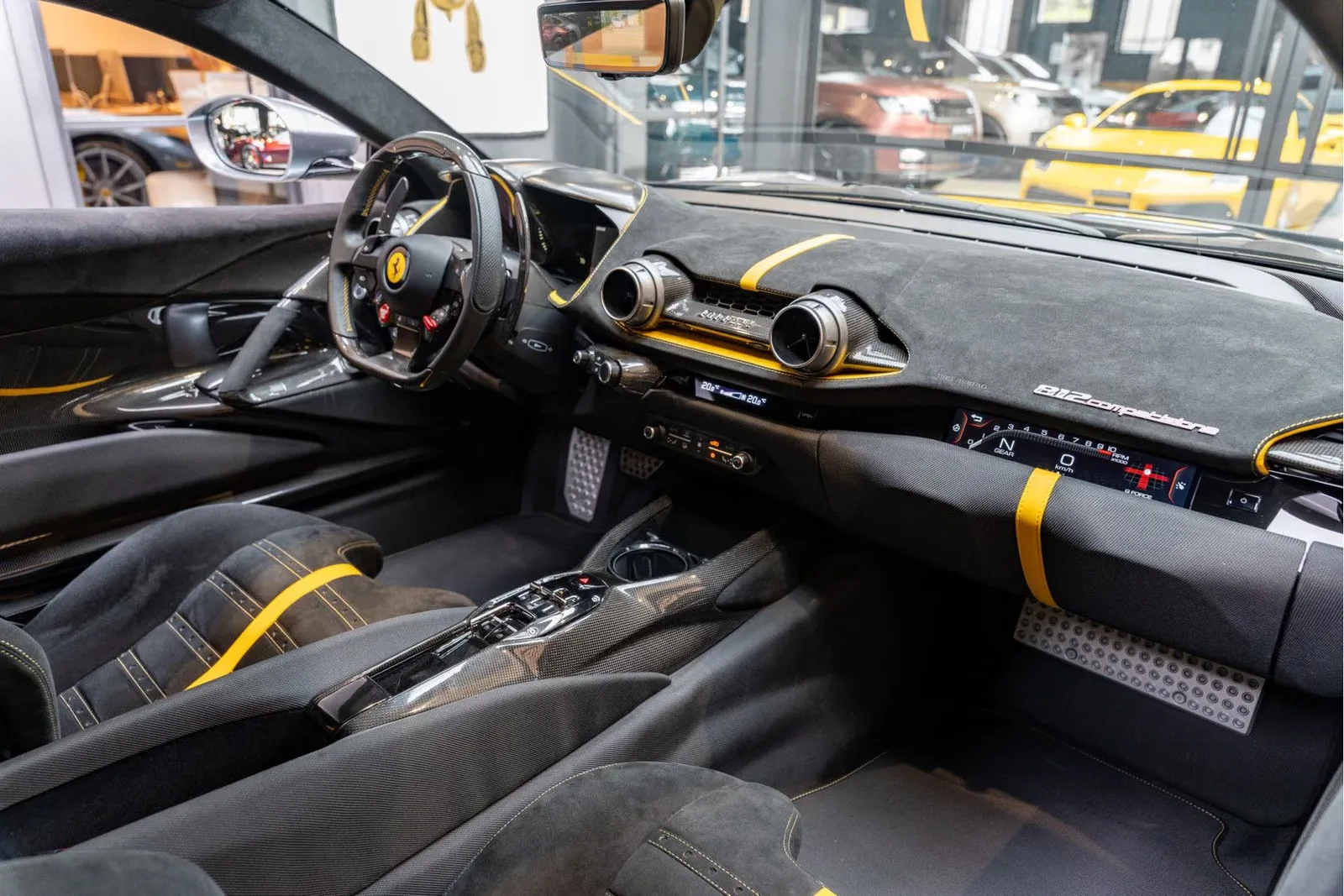 2025 Ferrari 812 Competizione, 8/30