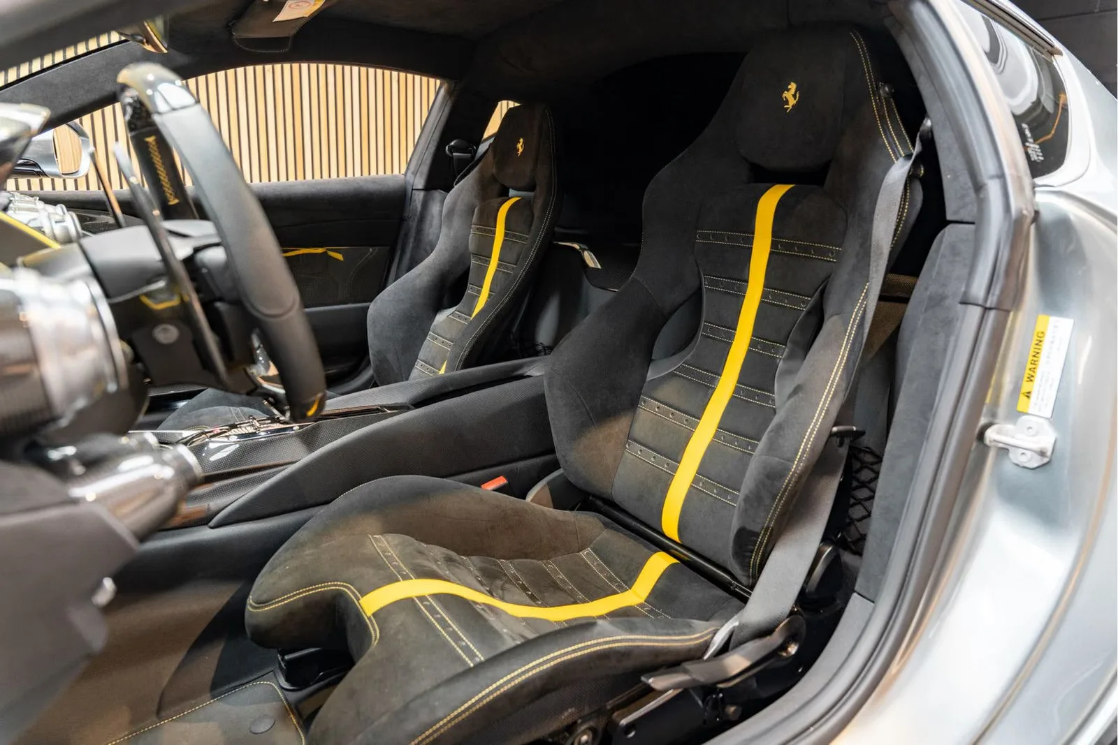 2025 Ferrari 812 Competizione, 9/30