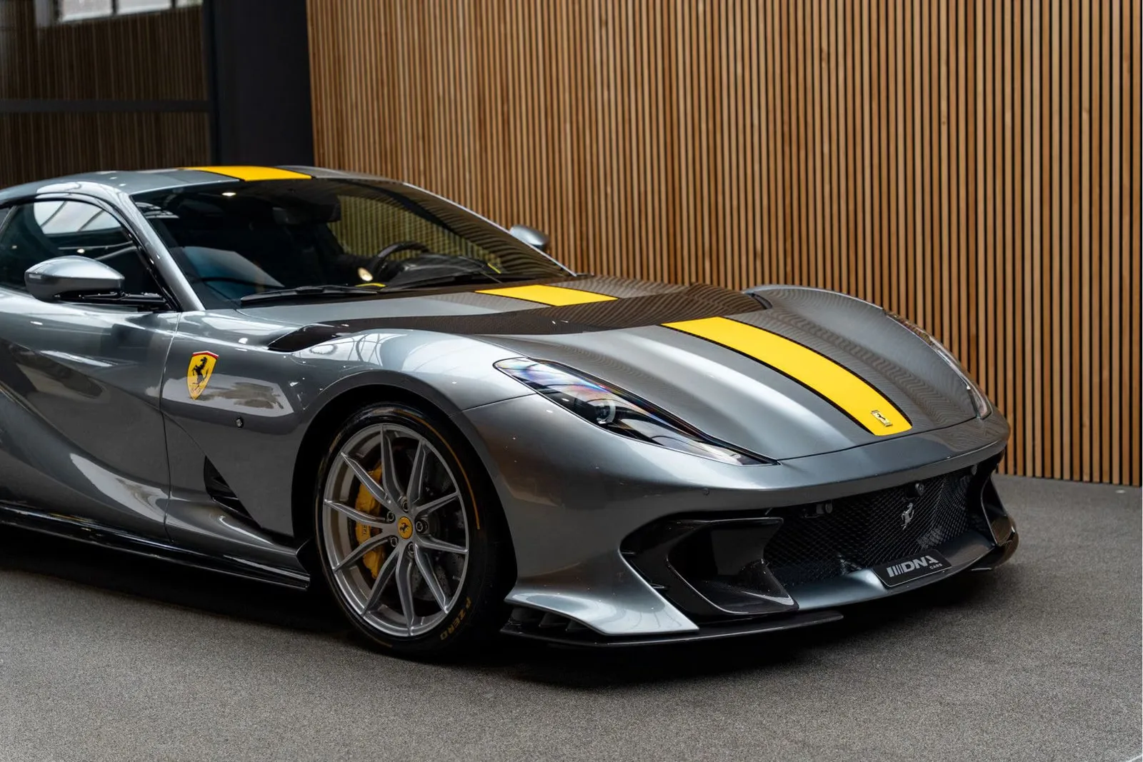 2025 Ferrari 812 Competizione, 10/30