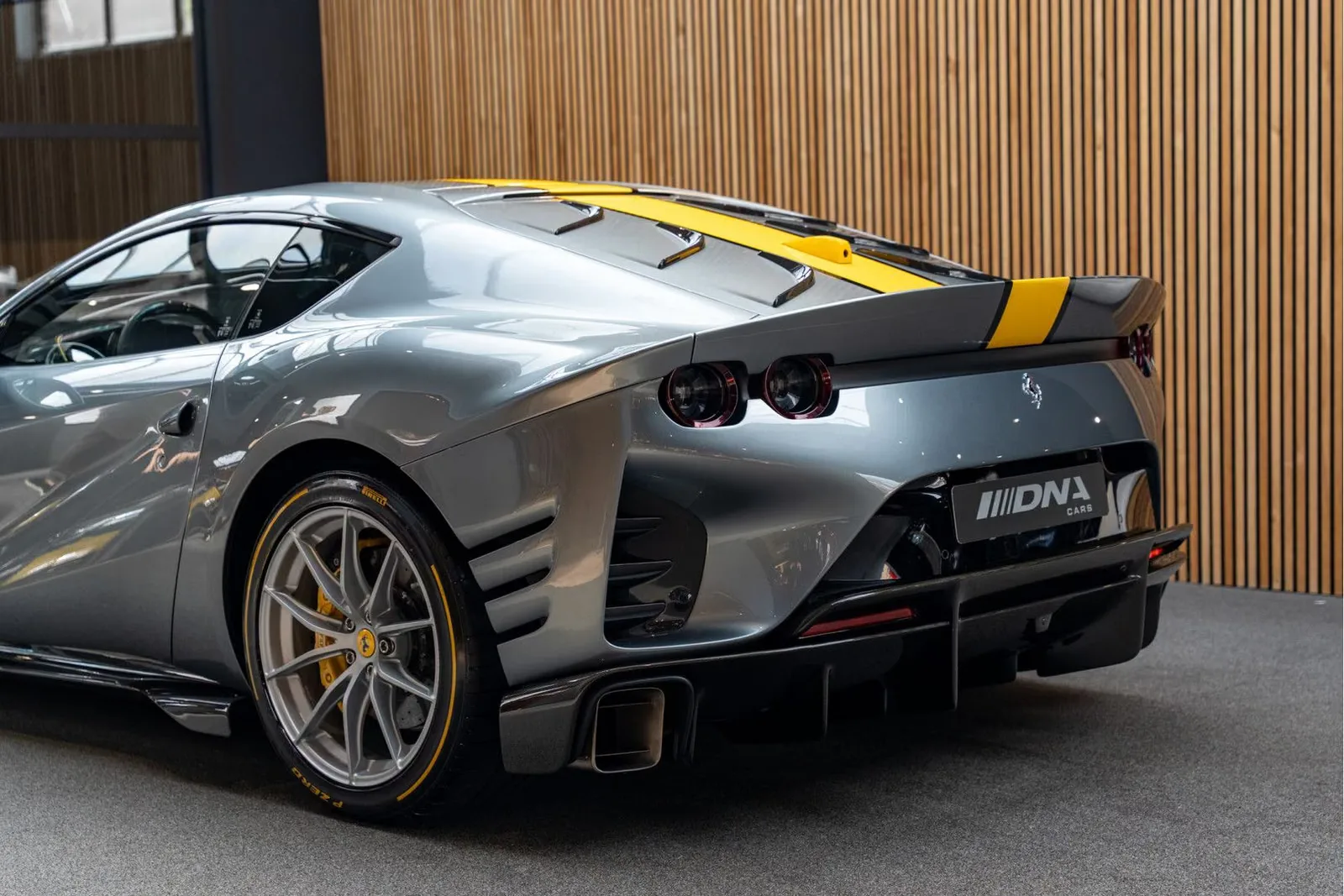 2025 Ferrari 812 Competizione, 11/30