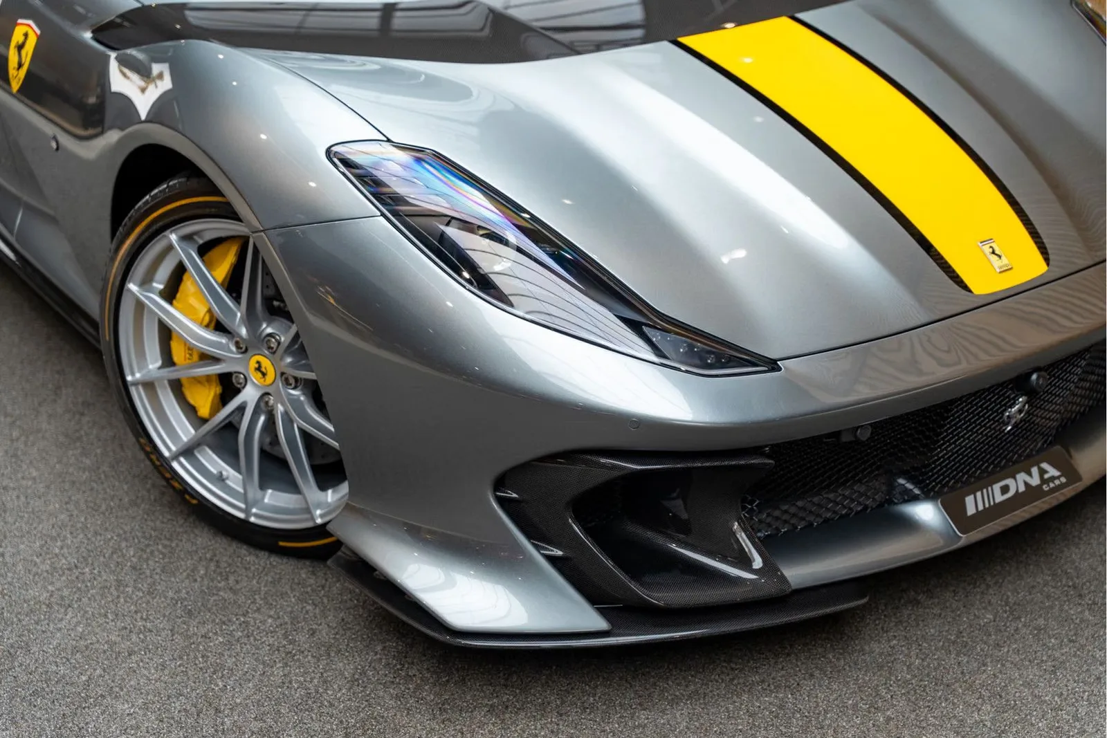2025 Ferrari 812 Competizione, 14/30