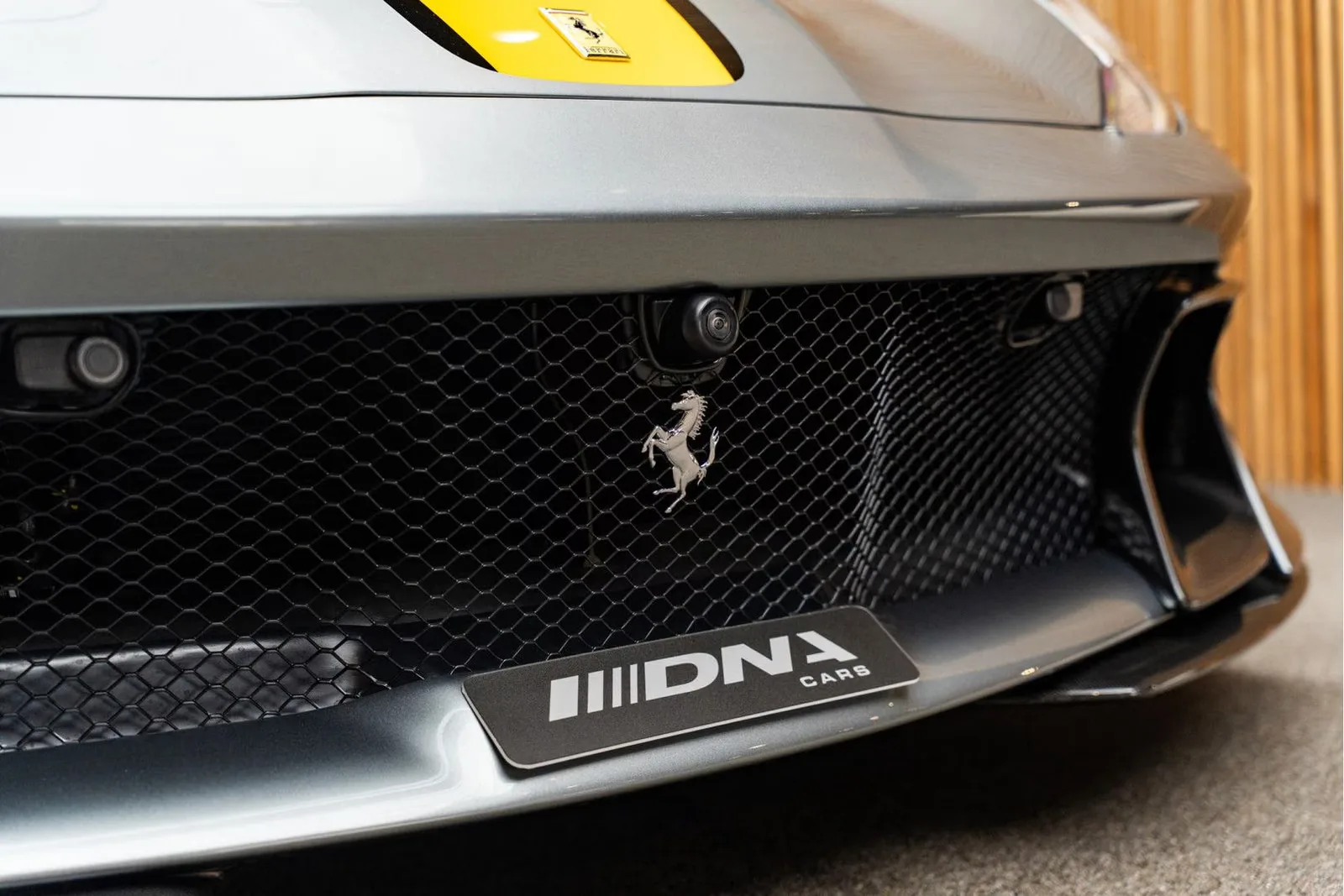 2025 Ferrari 812 Competizione, 17/30
