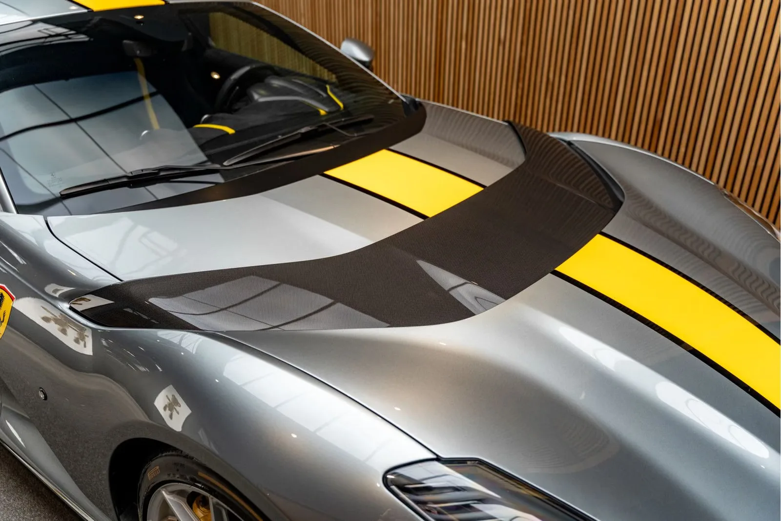 2025 Ferrari 812 Competizione, 19/30