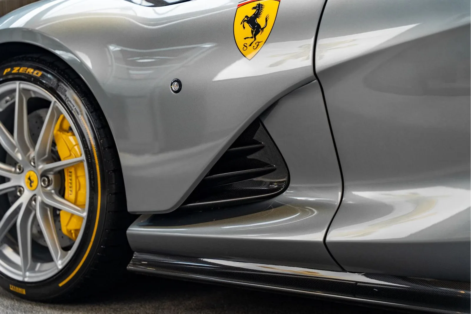2025 Ferrari 812 Competizione, 21/30