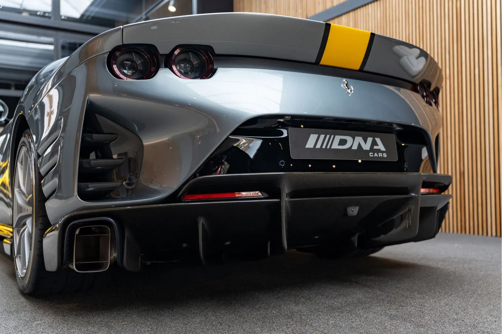 2025 Ferrari 812 Competizione, 28/30
