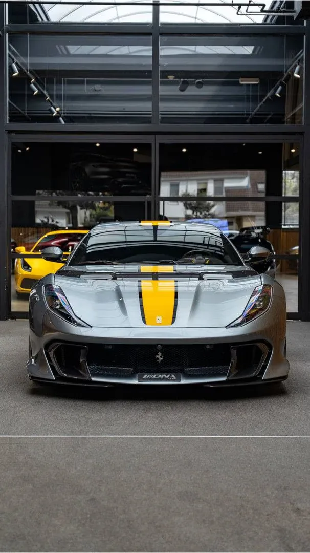 2025 Ferrari 812 Competizione, 30/30
