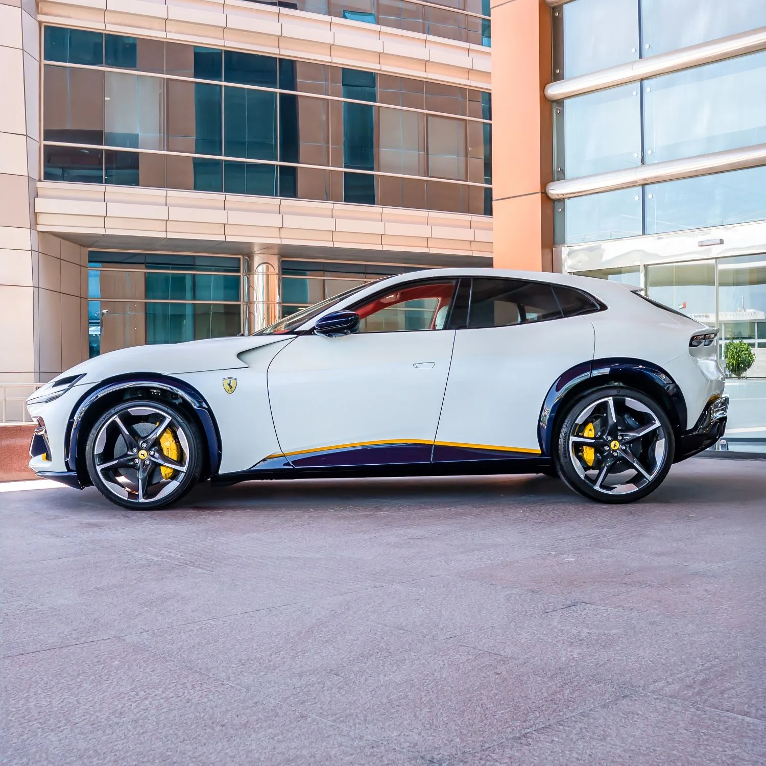 2025 Ferrari Purosangue angeboten von einem Fachhändler in Dubai, Vereinigte Arabische Emirate, Foto 3 von 21