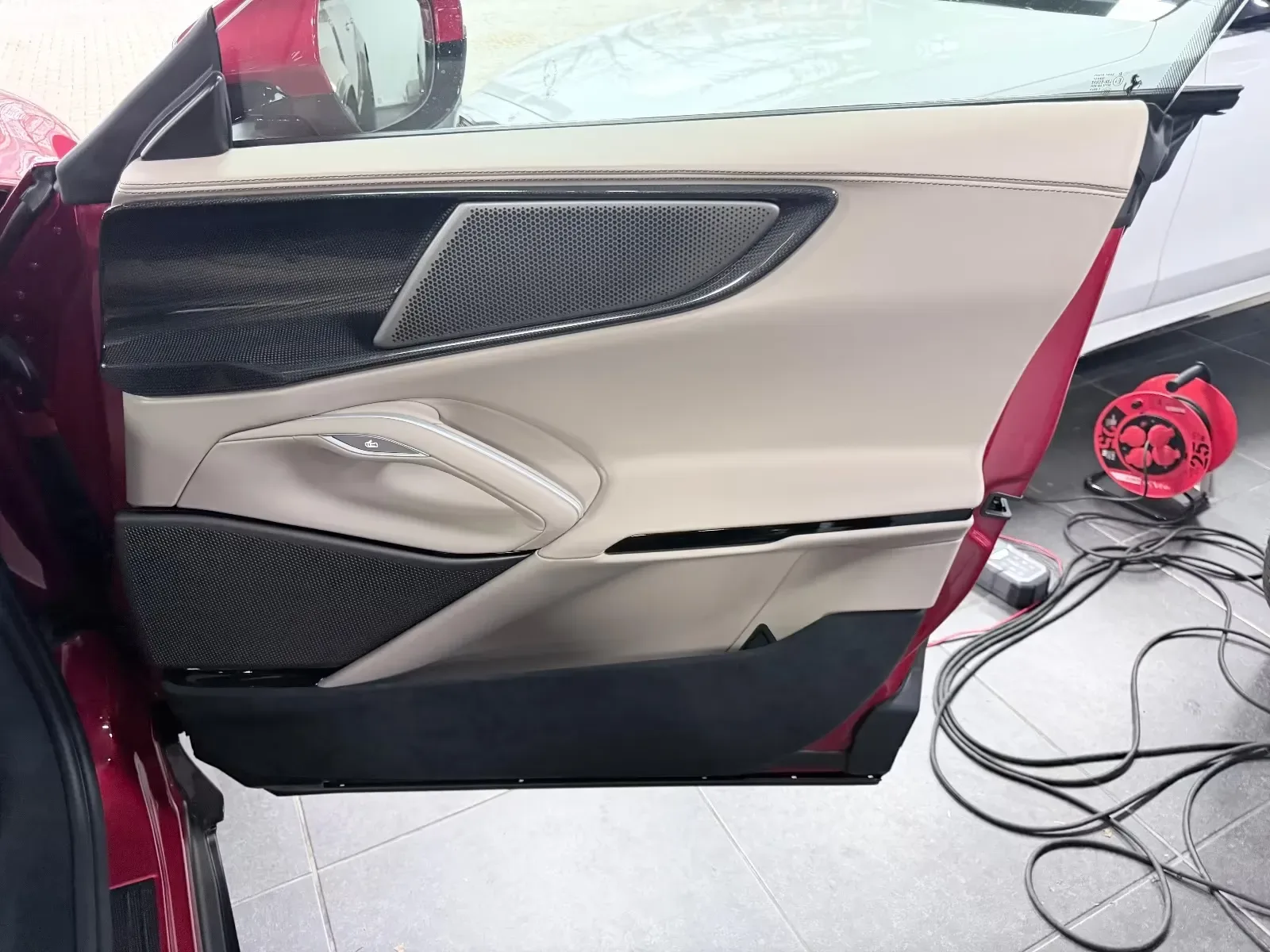 2025 Ferrari Purosangue, 21/24
