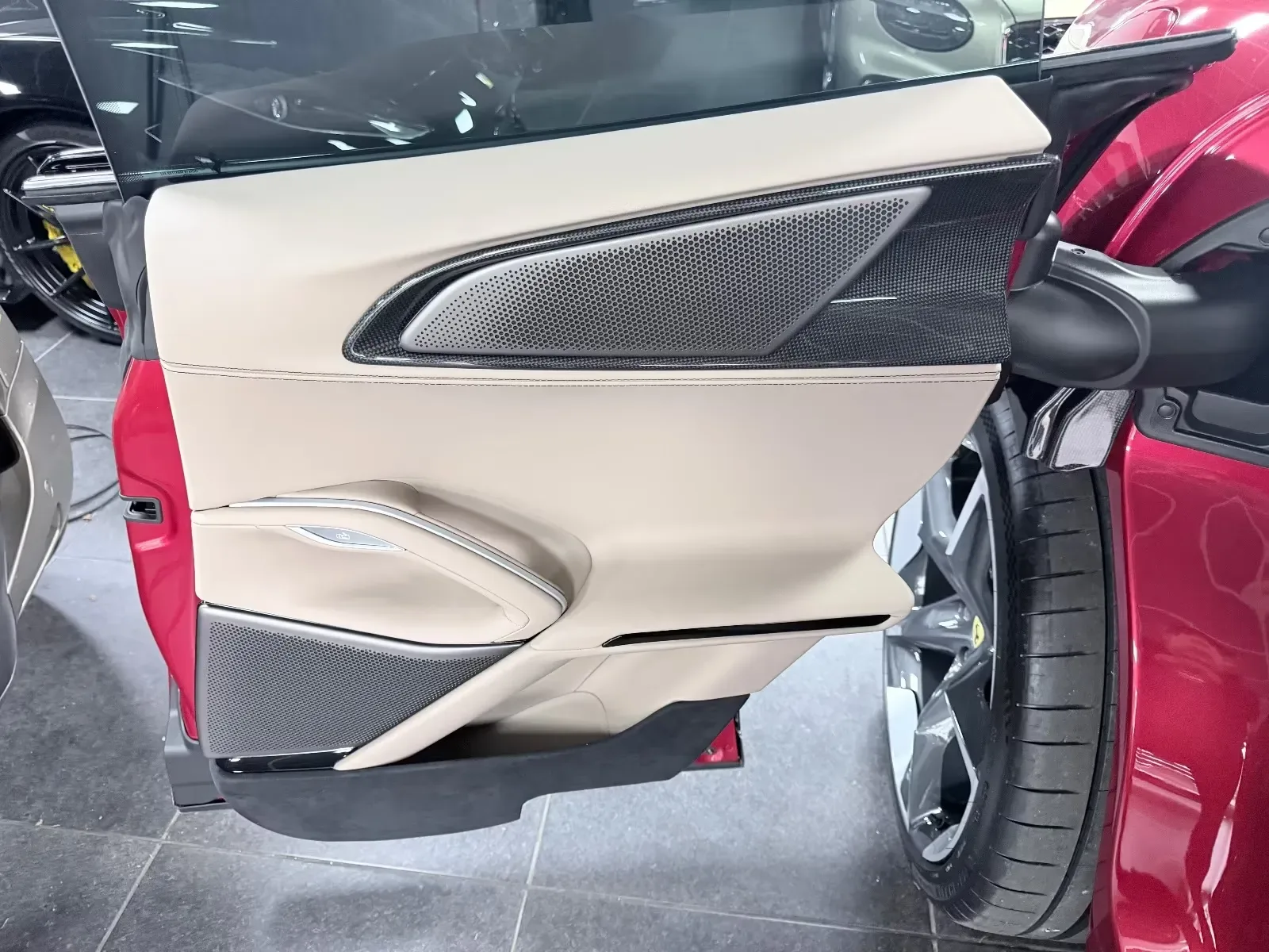 2025 Ferrari Purosangue, 22/24