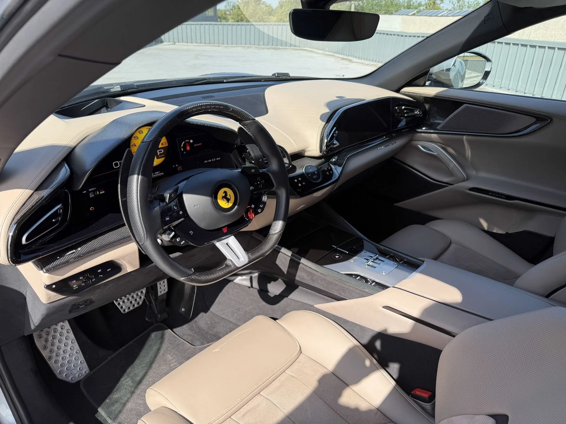 2025 Ferrari Purosangue, 14/15