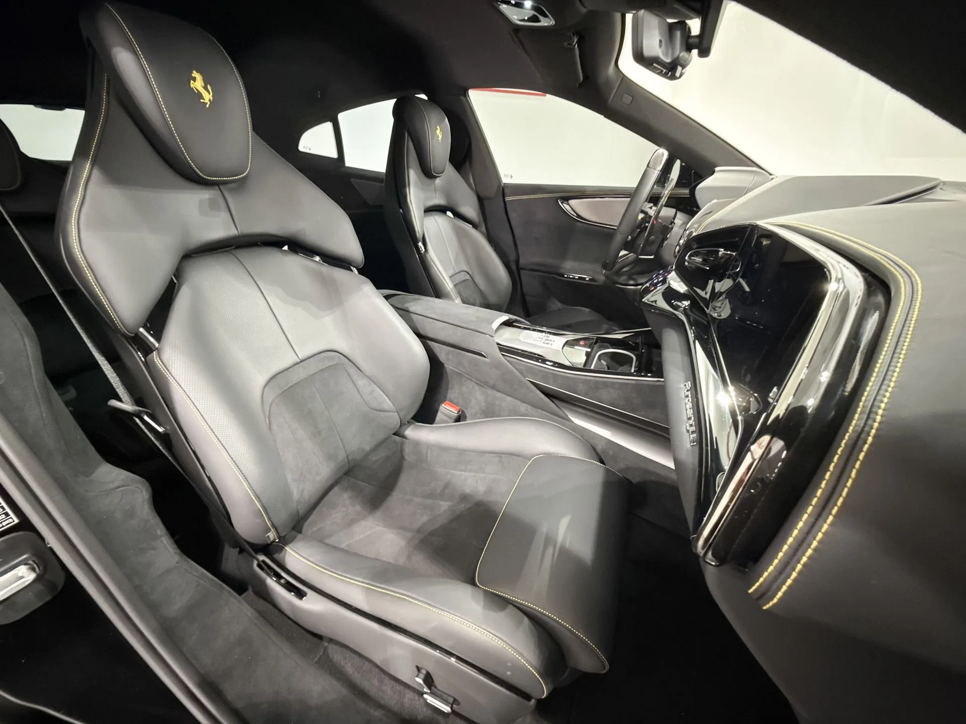 2025 Ferrari Purosangue, 17/26