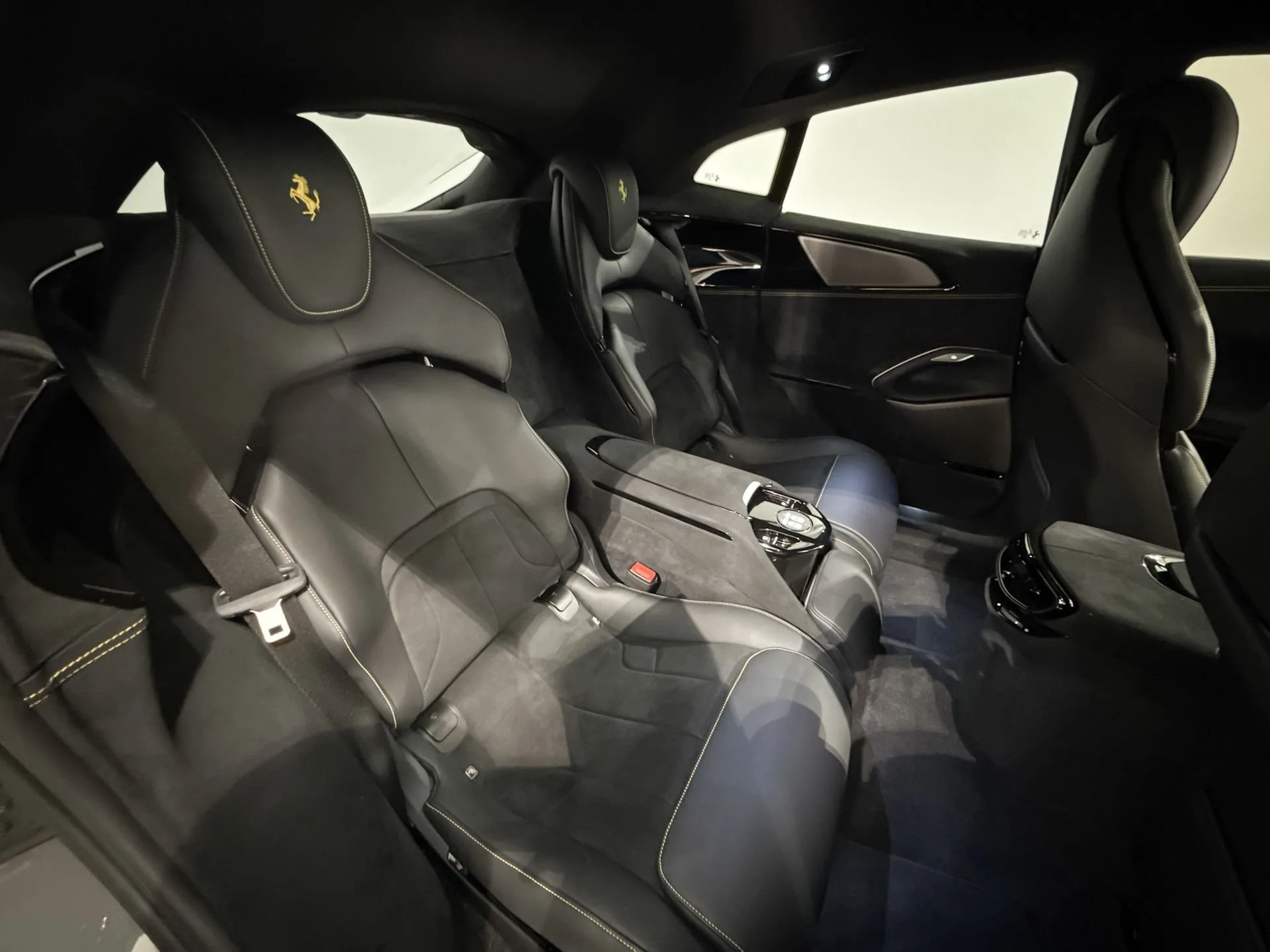2025 Ferrari Purosangue, 22/26